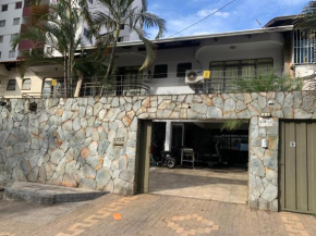 Alto Do Bueno 5 Quartos com ar split 12 camas até 20 pessoas 4 banheiros 3 garagens Internet 500MB próximo ao Hospital Premium Jaime Câmara mercados Store e Moreira setor Marista Blue Fit Perdomo parq